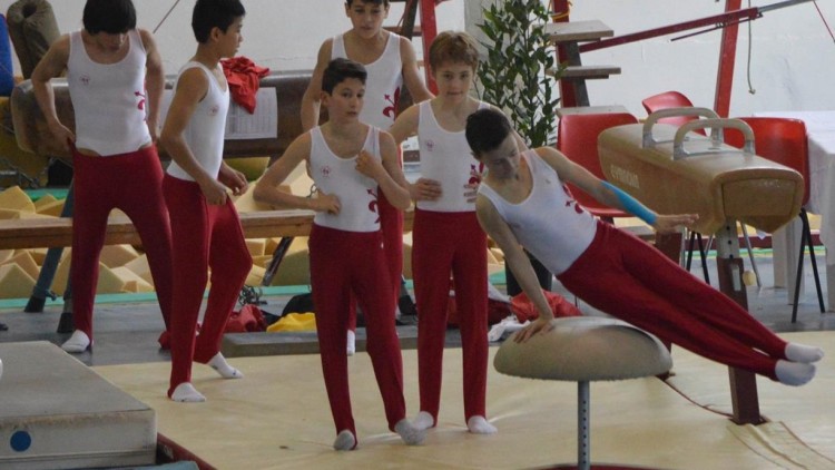 Ginnastica: due squadre in finale