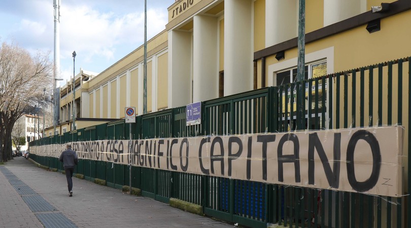 221031 0027 4103569 Firenze, allenamento della Fiorentina a porte aperte sotto gli occhi dei tifosi nello stadio Artemio Franchi, nella foto lo striscione per Antognoni 2017 01 06 © Niccolo Cambi/Massimo Sestini