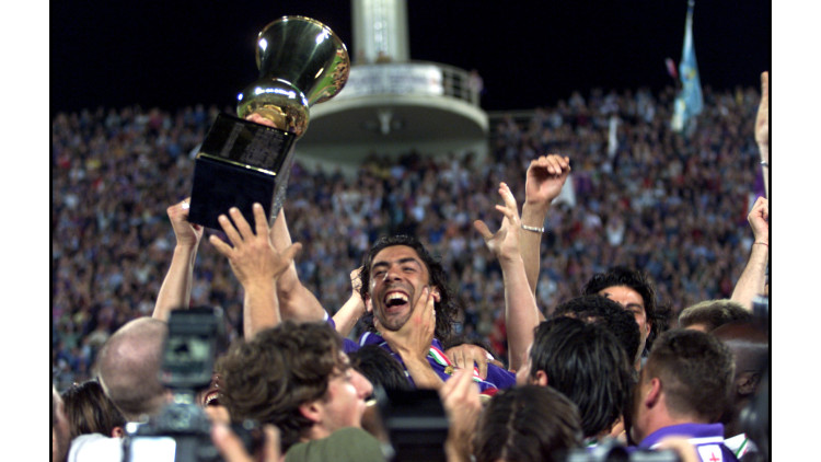 Il canto del cigno: 16 anni fa la Fiorentina alzò la cielo la sesta Coppa Italia